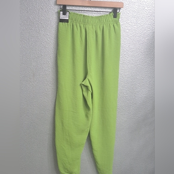 NWT Soho Apparel Lime Green Crinkle Pants   Size 1X - Picture 3 of 8